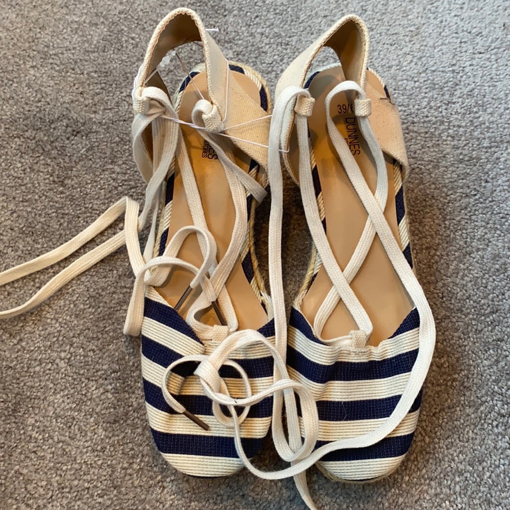 NWOT strappy wedges